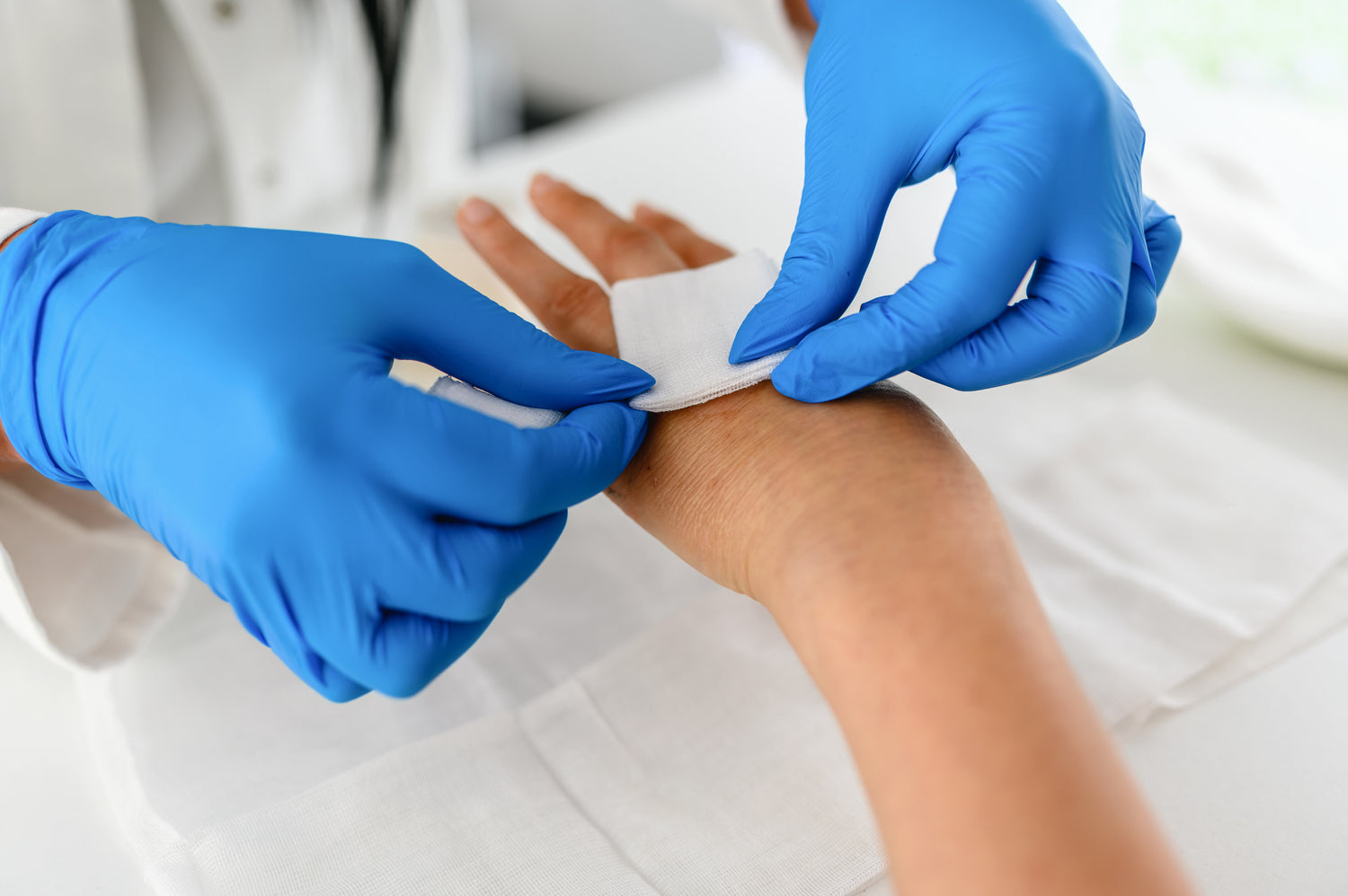 Hochwertiges Wundversorgung mit Aquacel Ag - ein Arzt erklärt dir die Vorteile