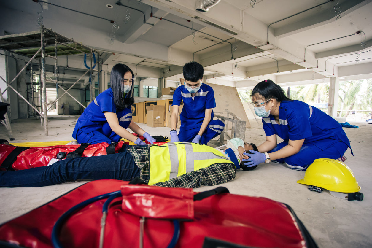 Entdecke die TEE-UU CRASH & CARRY Übungspuppe in Schwarz