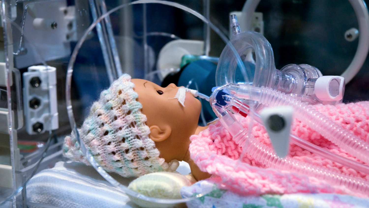 Realitätsnahe Notfall-Simulation: Der Erler Zimmer Deluxe CRiSis-Säuglings-Notfallpuppe im Fokus