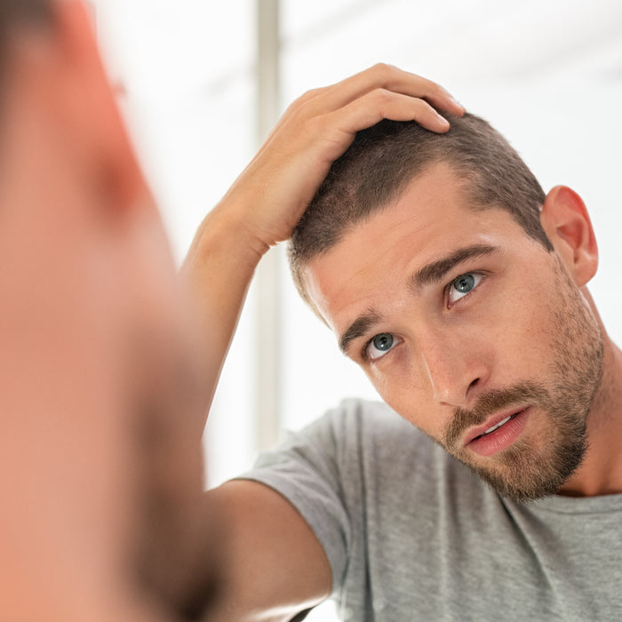 Was tun bei Haarausfall? Ein Arzt klärt auf