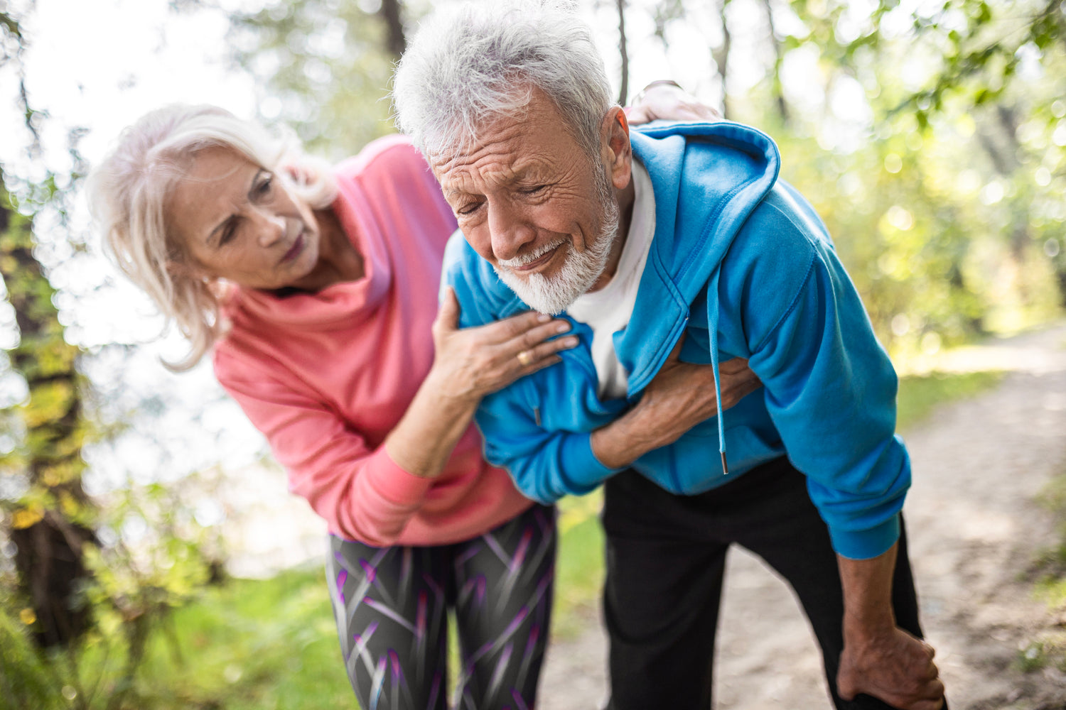 Mein Opa hat einen Herzinfarkt. Was soll ich tun und wie reanimiere ich richtig?