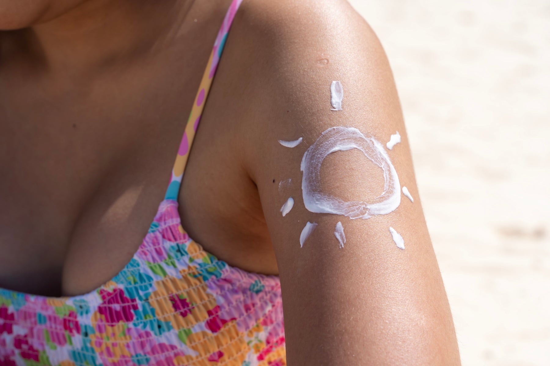 Was gilt es bei Sonnencremes zu beachten? Ein Arzt klärt auf