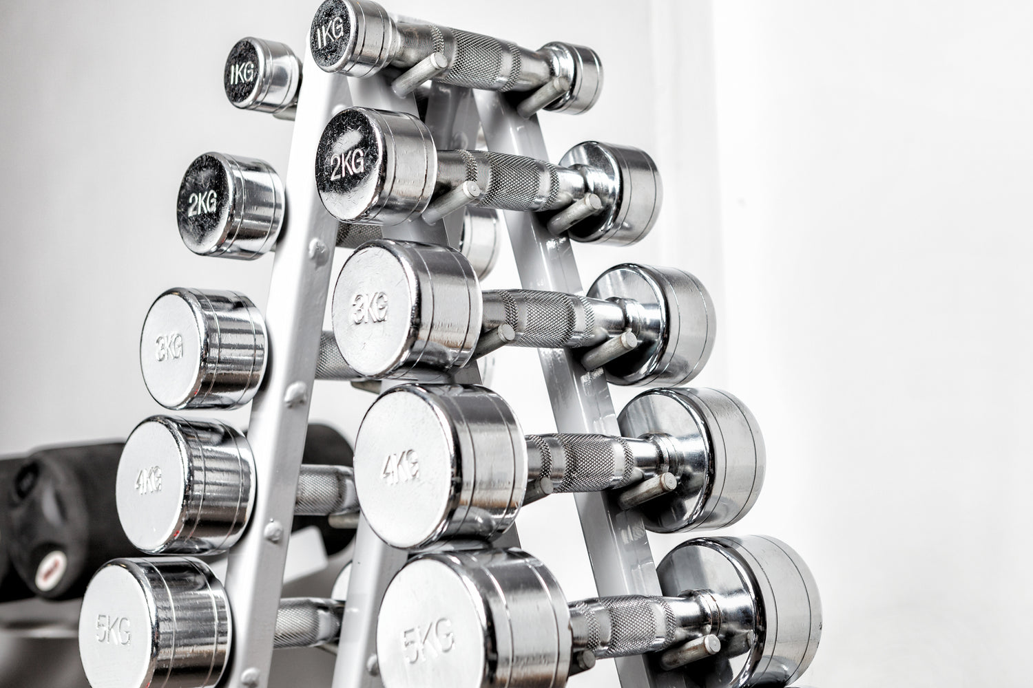 Erhöhen Sie Ihre Fitness mit dem ultimativen Hantelständer-Set: 10 Paare Chromhanteln