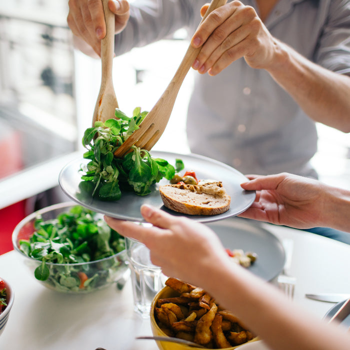 Gesund und schlank: Wie eine ausgewogene Ernährung beim Abnehmen hilft