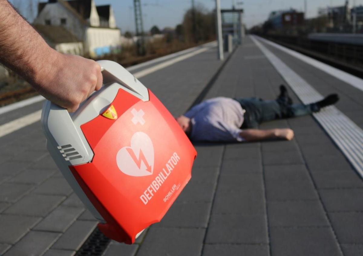 Die lebensrettende Innovation in der Herzversorgung: Der vollautomatische Defibrillator Schiller Fred PA-1