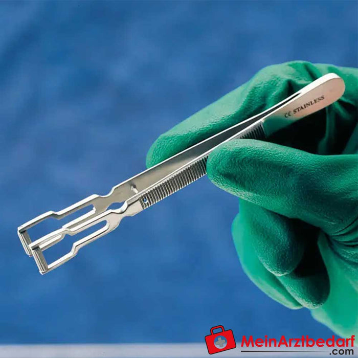 Servoprax trachinoma forceps according to Knapp